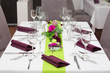 Gedeckter Tisch im Restaurant