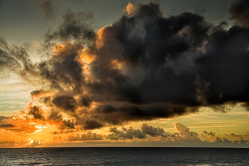 Obraz na płótnie Canvas Cloudy sunset