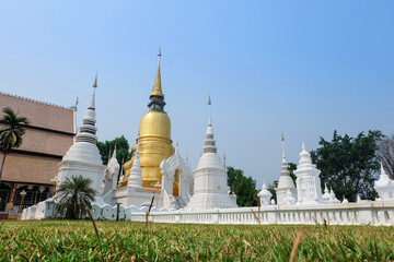 Naklejka premium golden pagoda in wat suan dok temple, chiang mai, thailand