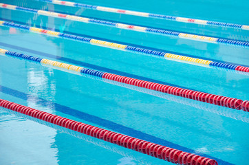 Swimming pool lanes