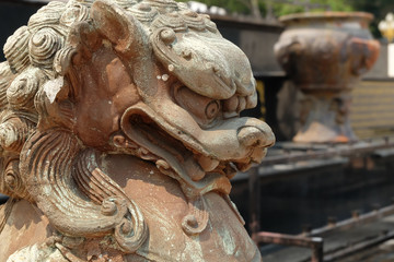 Fototapeta na wymiar lion statue, symbol of protection and power in oriental asia