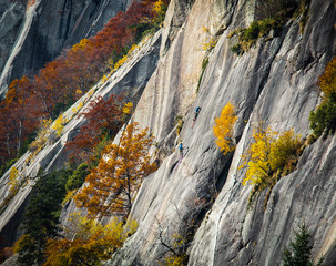 free climbing in autunno - val di Mello (Italy)