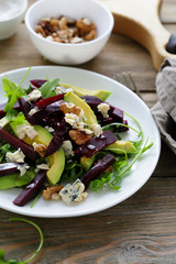 salad with baked beets and avocado