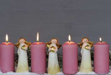 Brennende Adventskerzen