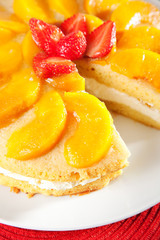 Vanilla cake with peaches