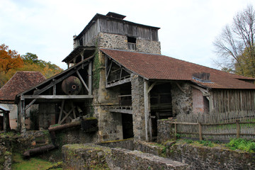 Fototapeta na wymiar Ancienne forge de Savignac-Lédrier.