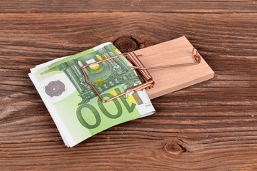 Euro in Mausefalle, Gefahr, Geld