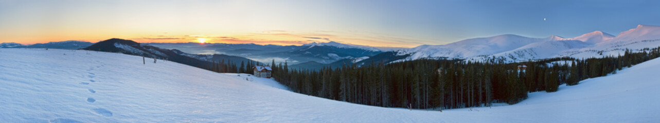 Fototapeta na wymiar Sunrise mountain panorama