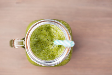A green smoothie in a mason jar