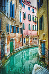 Fototapeta na wymiar small canal in Venice