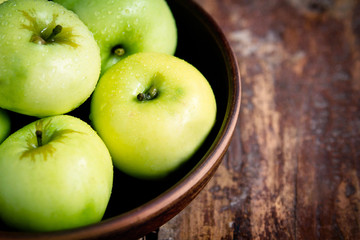 Apples in a bowl on the wooden table