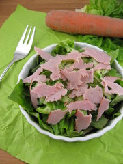 Blattsalat und Schinken