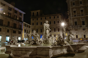 Fototapeta na wymiar Fonatana del Moro auf der Navona Platz in Rom