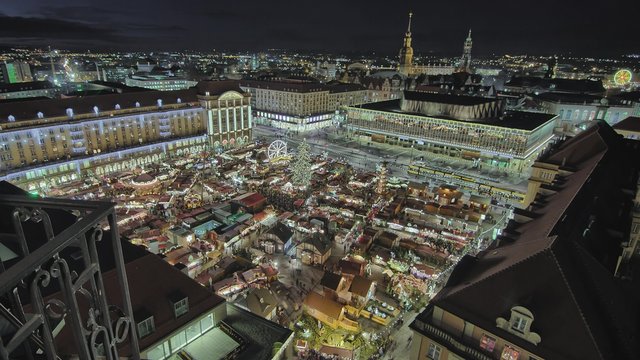 4K Striezelmarkt Dresden - Christmas Market Timelapse Germany - the oldes christmas market in germany.