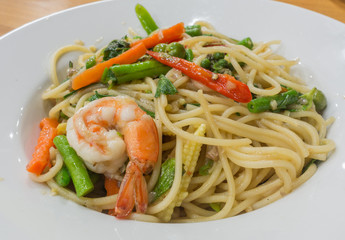 Spaghetti sauce drunken shrimp,shrimp focus