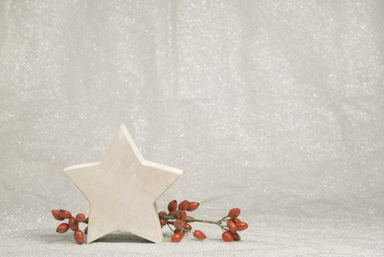 Holzstern als Weihnachtsdekoration