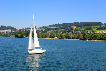 Obraz premium Cruising lake Lucerne