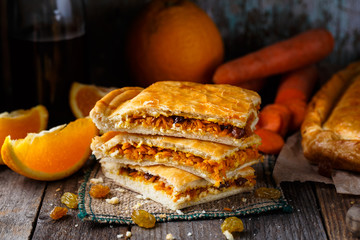 Pie stuffed with orange, carrot and raisin 