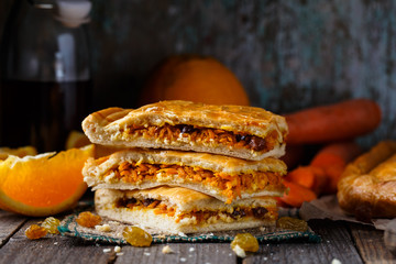 Pie stuffed with orange, carrot and raisin 