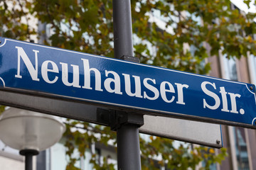 München - Straßenschild Neuhauser Str.