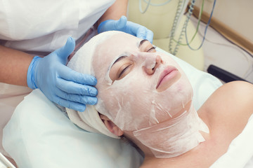 Obraz na płótnie Canvas woman passes a procedure Carboxytherapy in the beauty salon