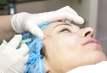 Cosmetic treatment with injection in a clinic