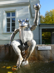 Froschkönig am Märchenbrunnen