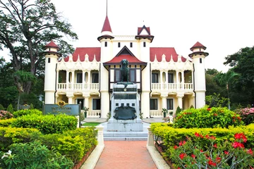  Chali Mongkol Asana at Sanam Chandra Palace © doraclub