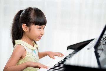 Playing the piano © DragonImages