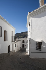 Hermosas calles del municipio de Capileira en las alpujarras de Granada, España