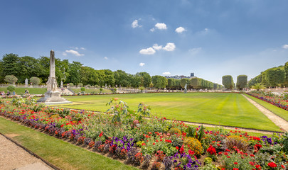 Fototapeta na wymiar Luxemburg Gardens (Jardin du Luxembourg) in Paris, France.
