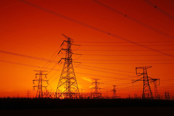 The evening of the pylon outline, is very beautiful