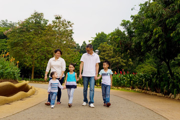Obraz premium asian family