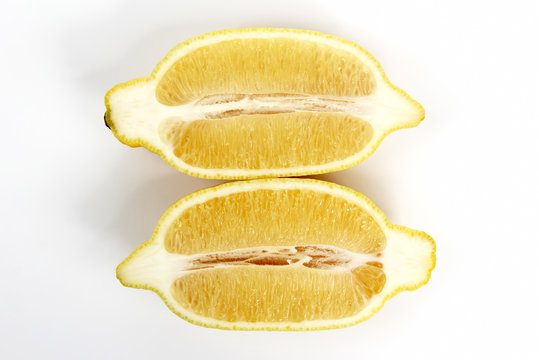 cut along the two halves of lemon