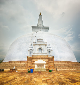 Ruwanwelisaya Dagoba