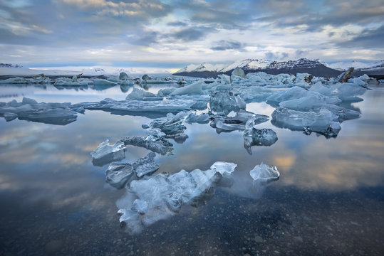 Fototapeta icebergs at crystal black beach in south Iceland, nature