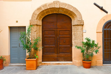 Fototapeta na wymiar Italian Door