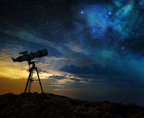 Fototapeta premium milky way at dawn and silhouette of a telescope