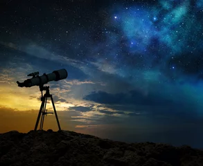 Fototapeten milky way at dawn and silhouette of a telescope © Paulista