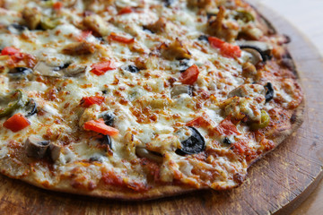 Thin crust flat bread all veggie pizza