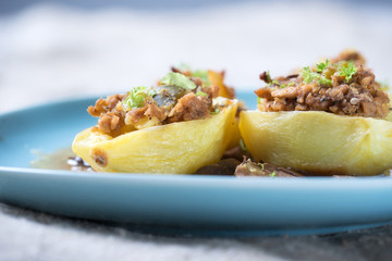 Mit Sojahack gefüllte Ofenkartoffeln