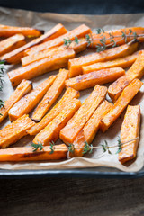 Gegrillte Süsskartoffelsticks 