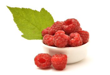 Raspberry in a white bowl