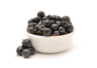 Currants in a white bowl