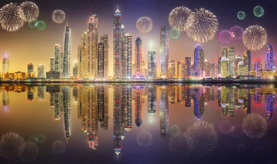 Photo sur Plexiglas Dubai Beaux feux d& 39 artifice dans la marina de Dubaï. Émirats arabes unis