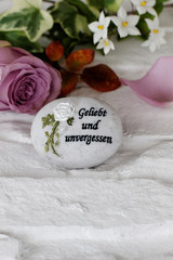 Stein mit Trauerspruch