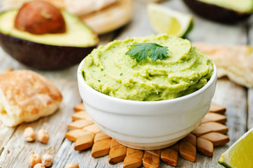avocado hummus