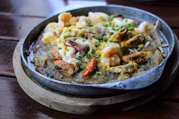 Crisp fried oyster pancake in hot plate
