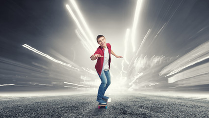 Fototapeta na wymiar Guy on skateboard