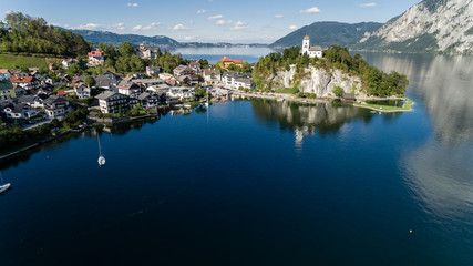 Fototapeta na wymiar Traunsee summer lake panorama (Austria).